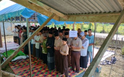 Siswa MTsN 1 Aceh Tamiang Ikut Berpartisipasi dalam Kegiatan Kemasyarakatan: Melaksanakan Sholat Jenazah Bersama Warga